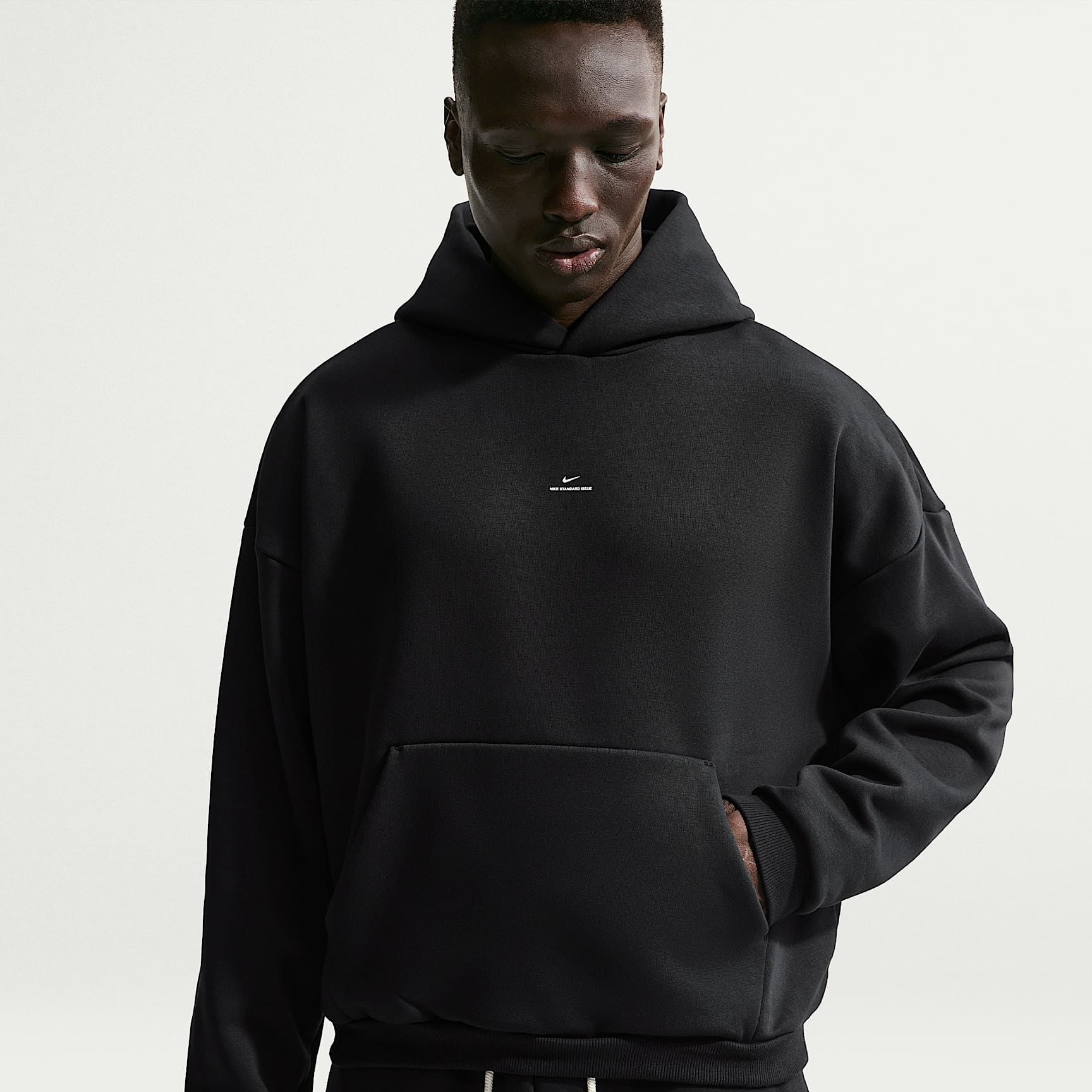 Nike Standard Issue Men's Therma-FIT Brushed Basketball Pullover